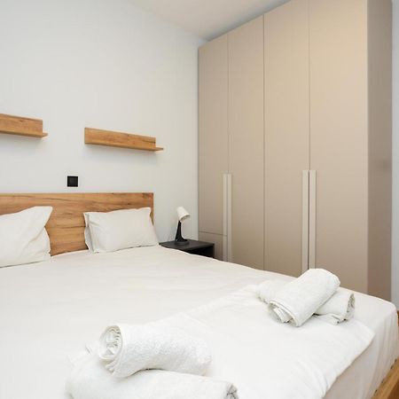 Elegance Apartment 2 Bedroom Suites Tesalonika Bagian luar foto