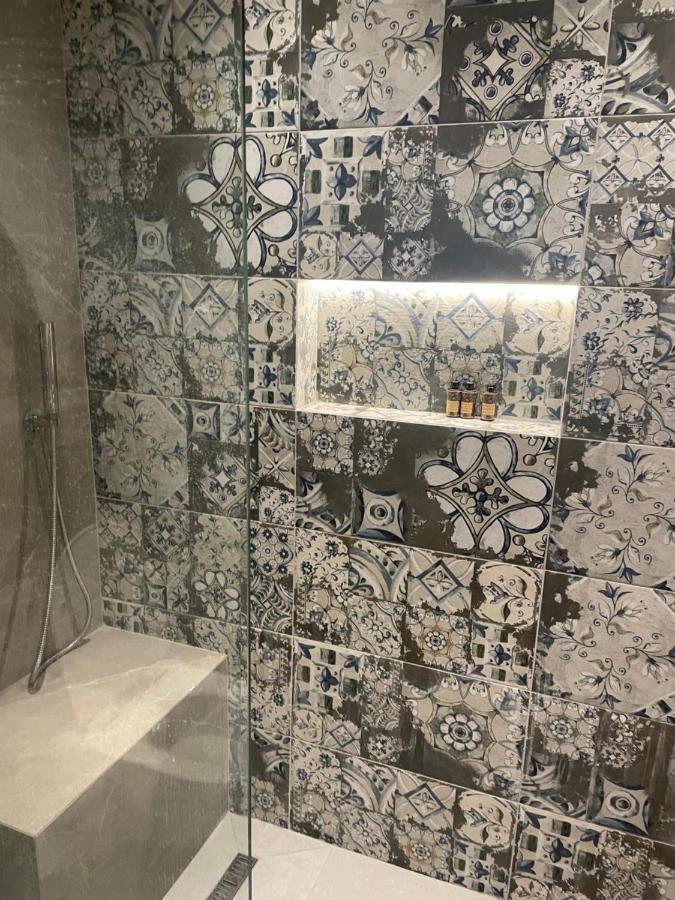 Elegance Apartment 2 Bedroom Suites Tesalonika Bagian luar foto
