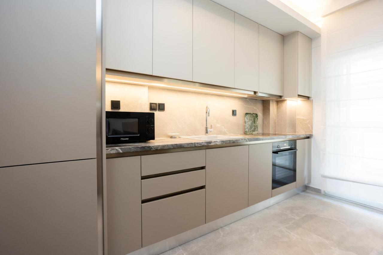 Elegance Apartment 2 Bedroom Suites Tesalonika Bagian luar foto