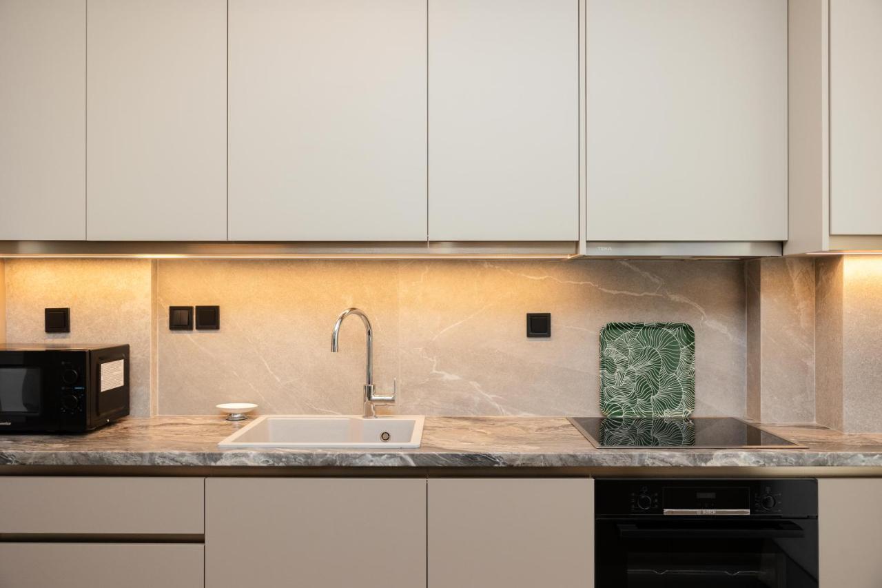 Elegance Apartment 2 Bedroom Suites Tesalonika Bagian luar foto