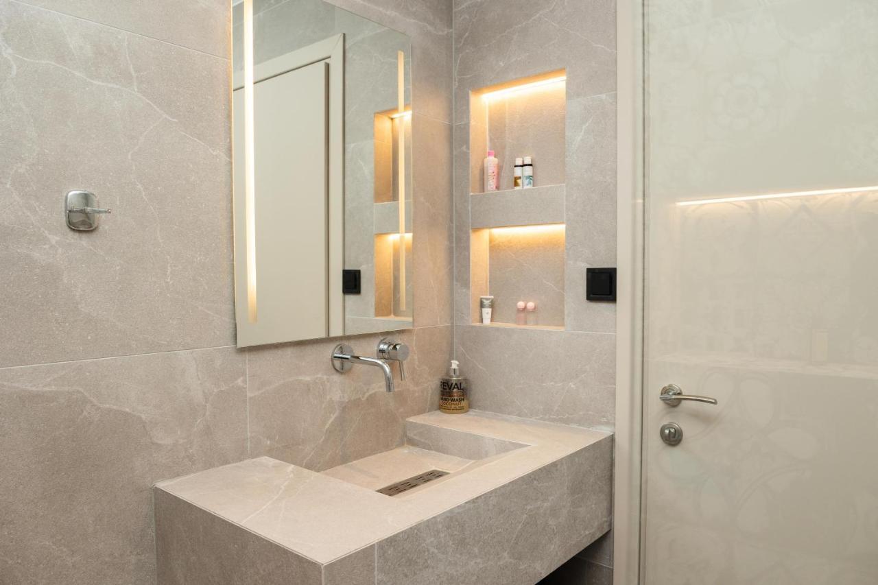 Elegance Apartment 2 Bedroom Suites Tesalonika Bagian luar foto