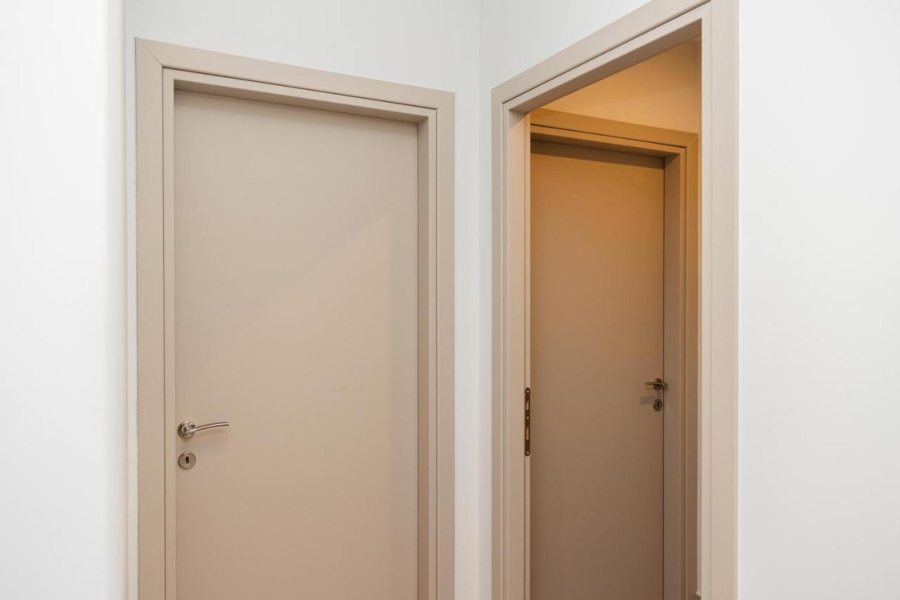 Elegance Apartment 2 Bedroom Suites Tesalonika Bagian luar foto