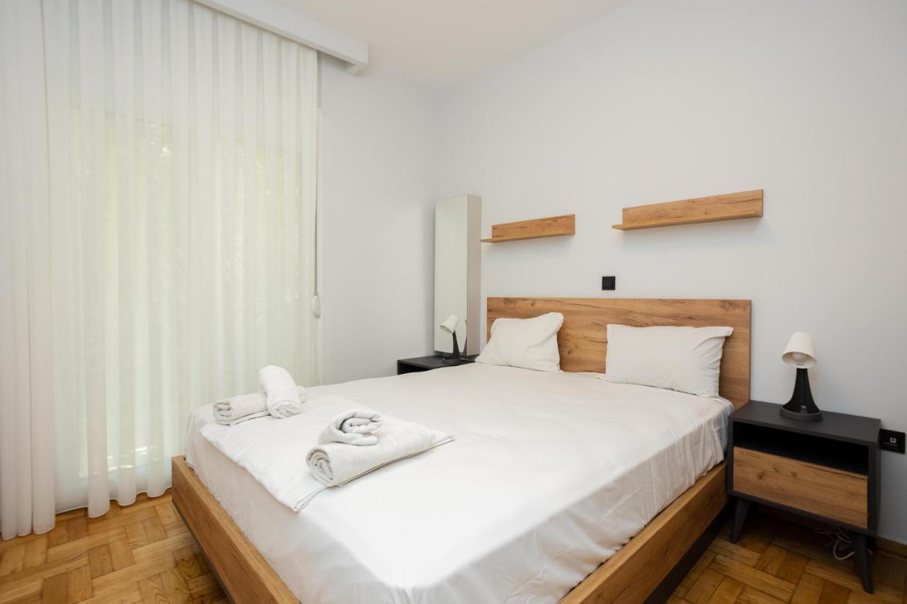 Elegance Apartment 2 Bedroom Suites Tesalonika Bagian luar foto