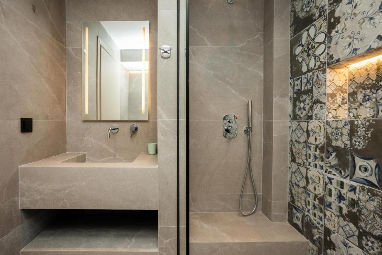 Elegance Apartment 2 Bedroom Suites Tesalonika Bagian luar foto