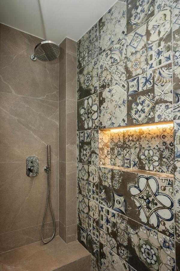 Elegance Apartment 2 Bedroom Suites Tesalonika Bagian luar foto
