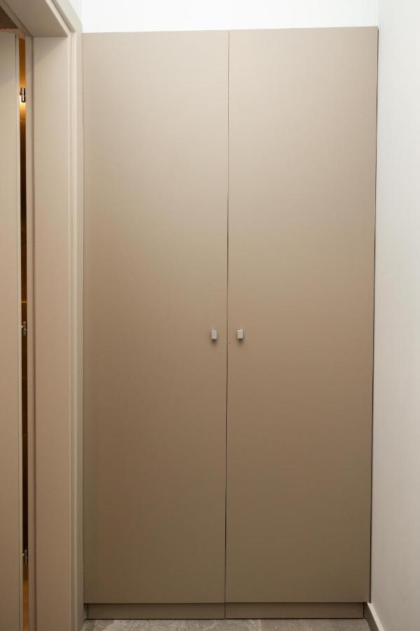 Elegance Apartment 2 Bedroom Suites Tesalonika Bagian luar foto