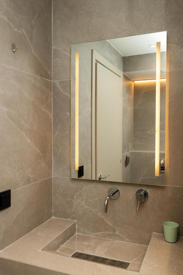 Elegance Apartment 2 Bedroom Suites Tesalonika Bagian luar foto