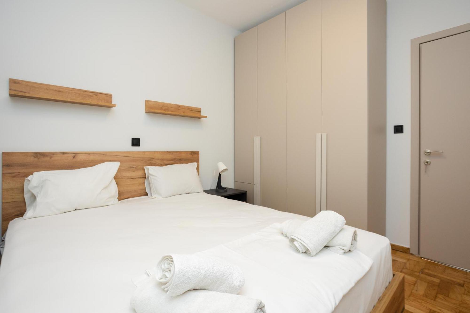 Elegance Apartment 2 Bedroom Suites Tesalonika Bagian luar foto